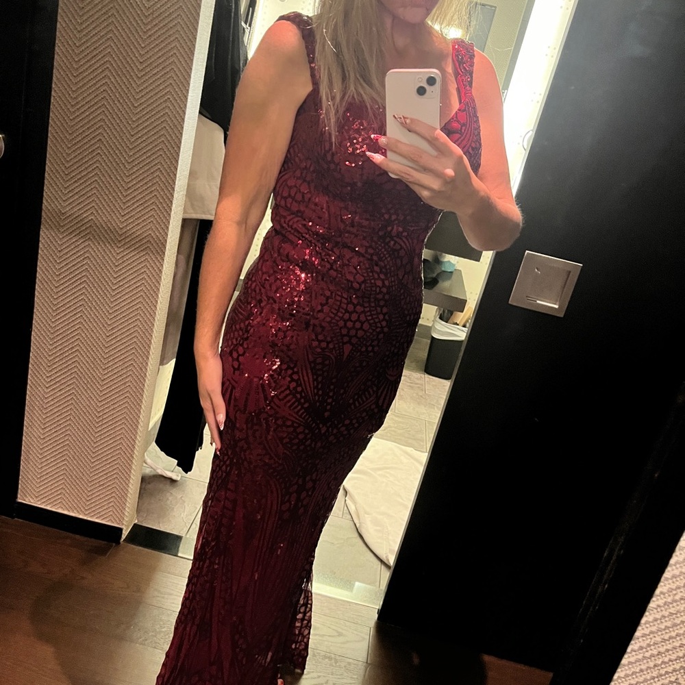 Elegant Burgundy Sequin Evening Gown